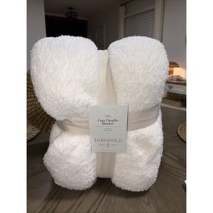 Threshold King Cozy Chenille Bed Blanket- All Seasons White- 108in x 92in NWT